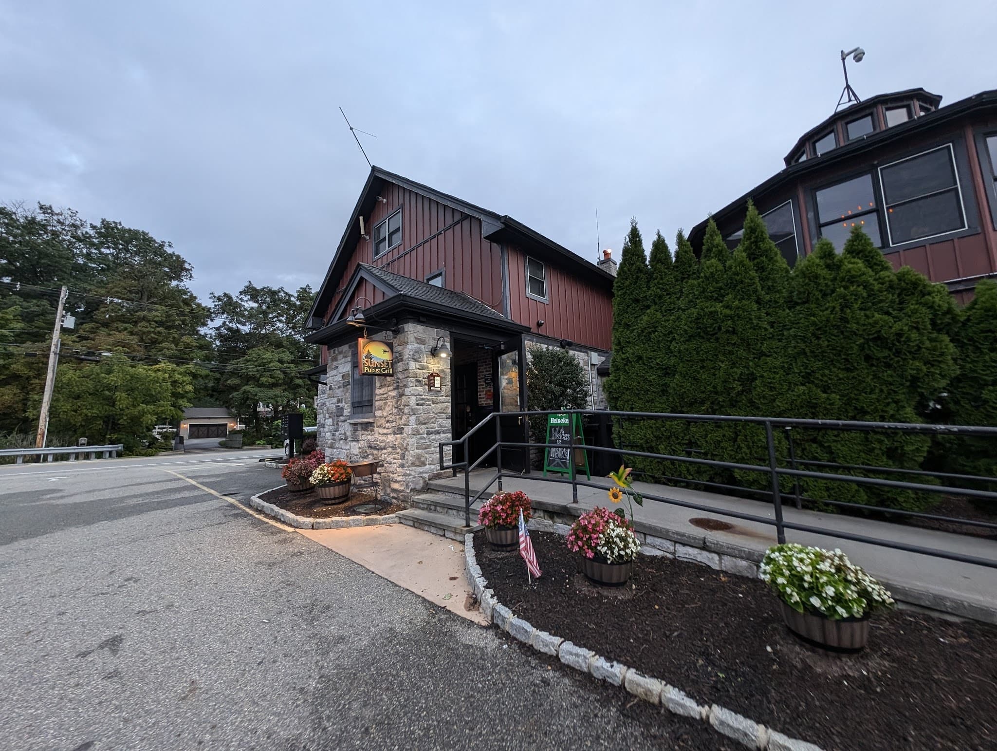 Sunset Pub And Grill